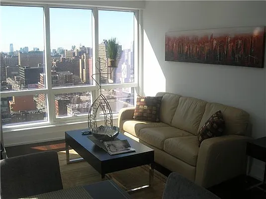 Sold by R New York | media 4