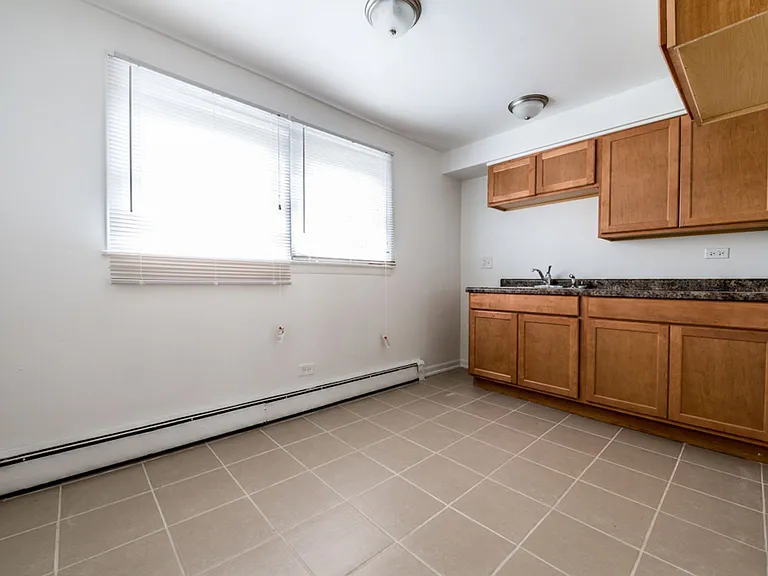 7927 S Ellis — Photo 3