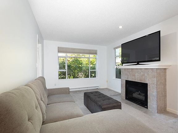 4th image of 3625 Windcrest Dr #104