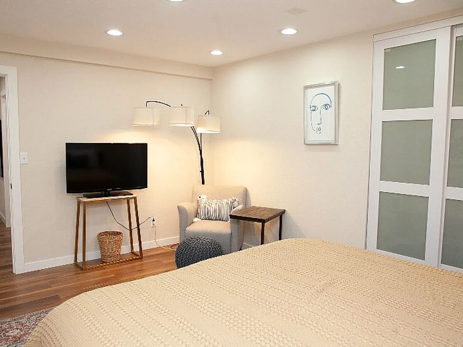 2 bed, 900 sqft, $2,250 — Photo 3