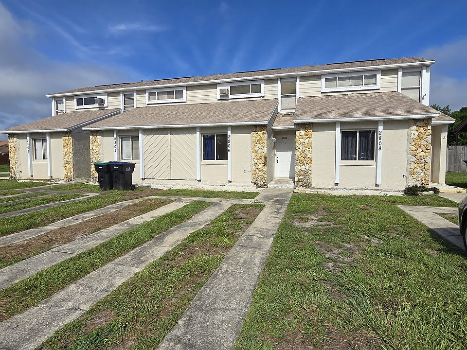 1st image of 2806 Hunt Club Ln