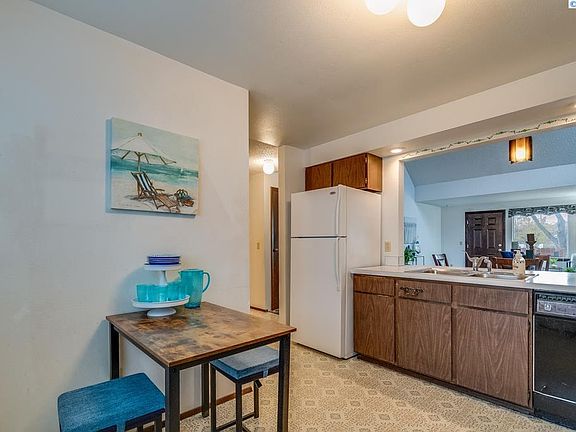 5th image of 2459 Marine Ct