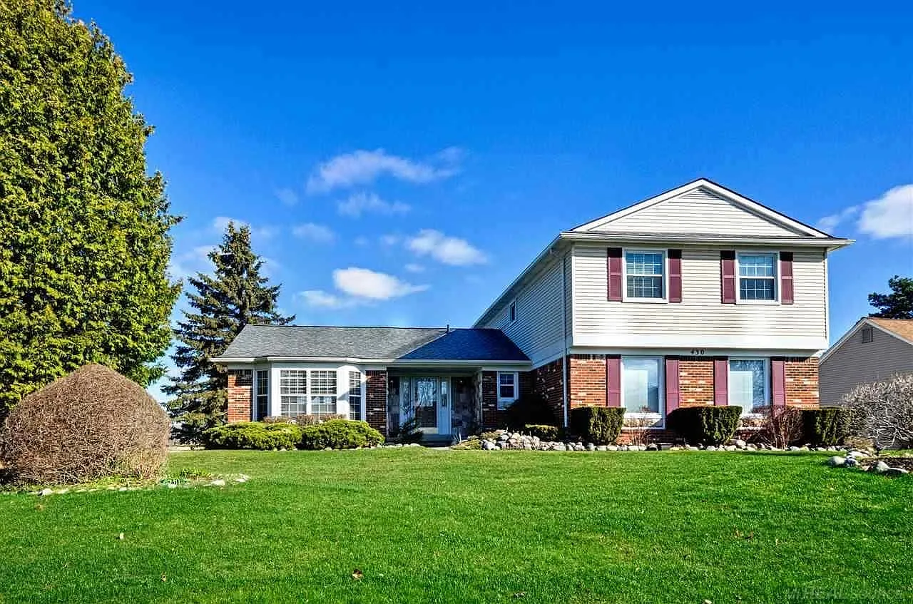 430 Lakes Edge Dr photo 1