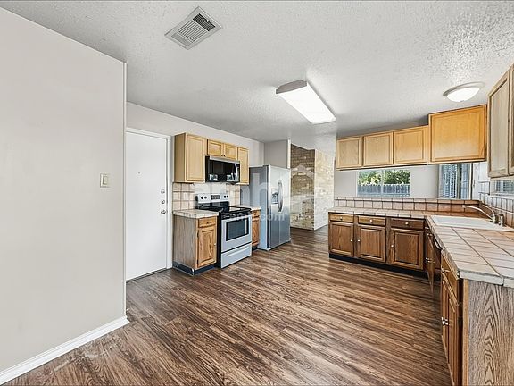 3rd image of 3622 Pavillion Cir