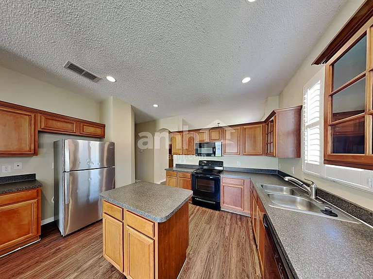 2750 Eagle Glen Cir — Photo 3