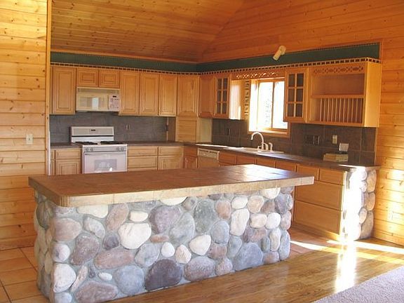 River Rock Stome Accents on the Breakfast Bar