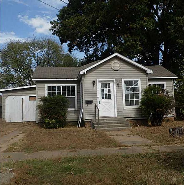 1st image of 279 E 2nd St
