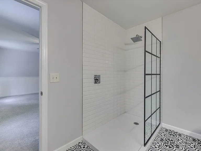 2111 Huron Dr — Photo 29
