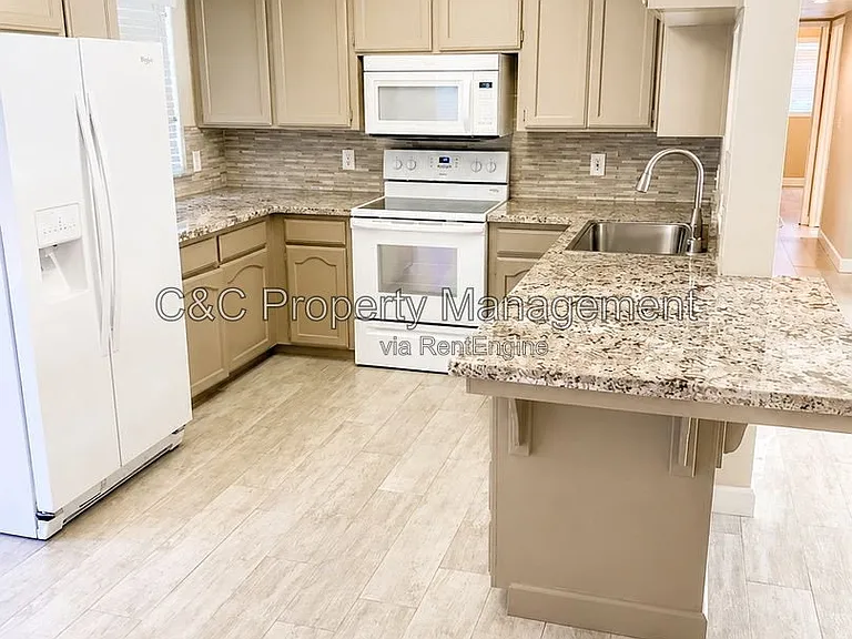 6013 W Locust Ave — Photo 4