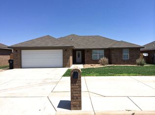 2320 Cobblestone Cir, Clovis, NM 88101