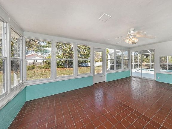 5th image of 212 Coral St