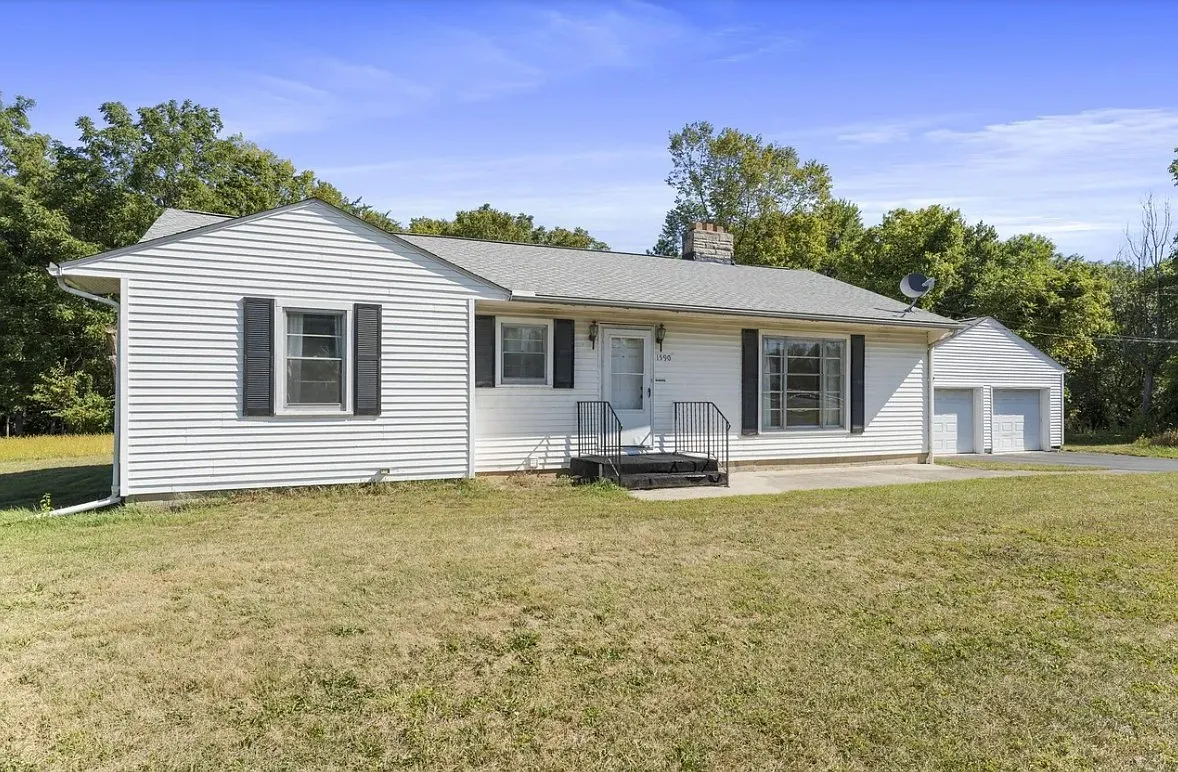 4 bed, 3100 sqft, $3,500 — Photo 1