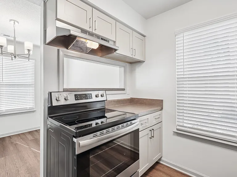 Dominion Pines Apartments — Photo 9
