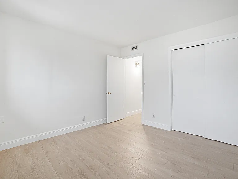 1649 SE 4th St #B-3 — Photo 12