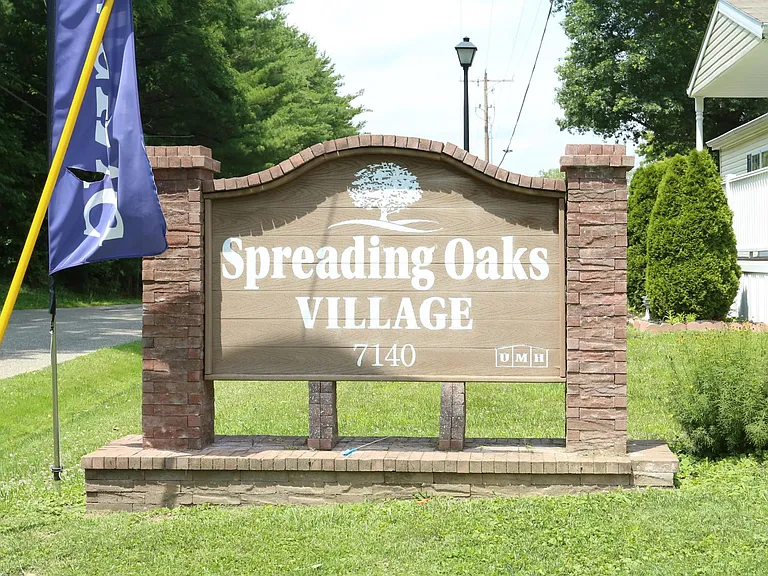 Spreading Oaks Village — Photo 8