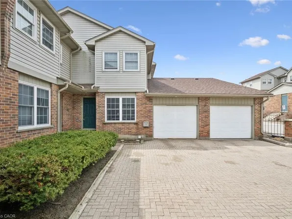 250 Keats Way #24, Waterloo, ON N2L 6J5