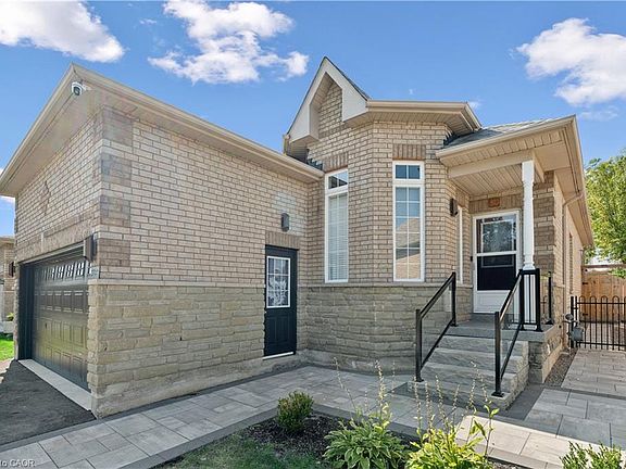 4th image of 27 Spruce Blvd