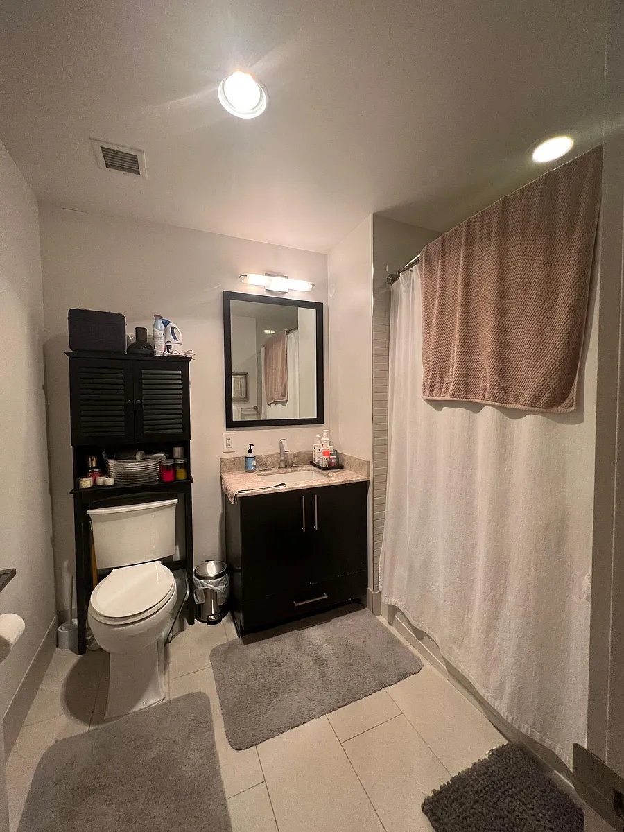 Building Photo - 1100 Maxwell Ln #424
