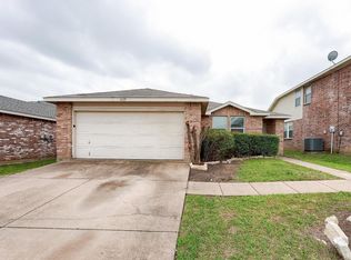4025 Country Ln, Fort Worth, TX 76123