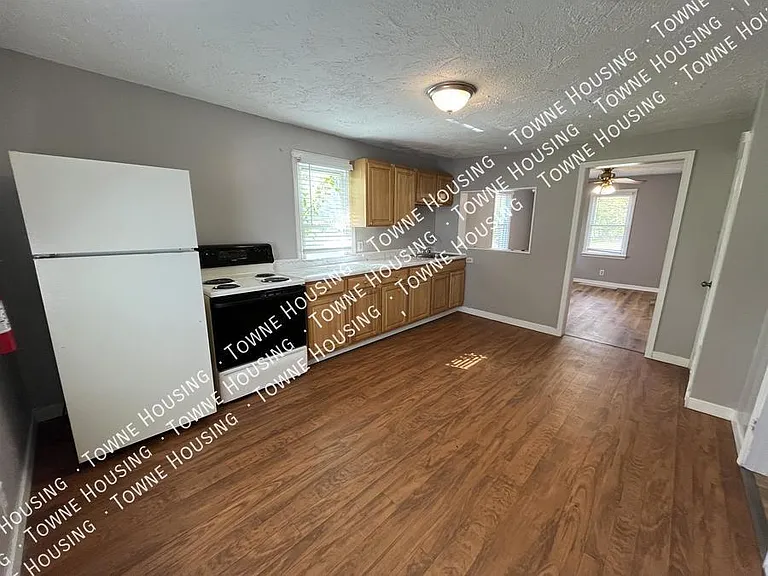 80 Charlotte St #1 — Photo 9