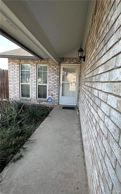 3 bed, 2.0 bath, 1247 sqft, $1,600 — Photo 2