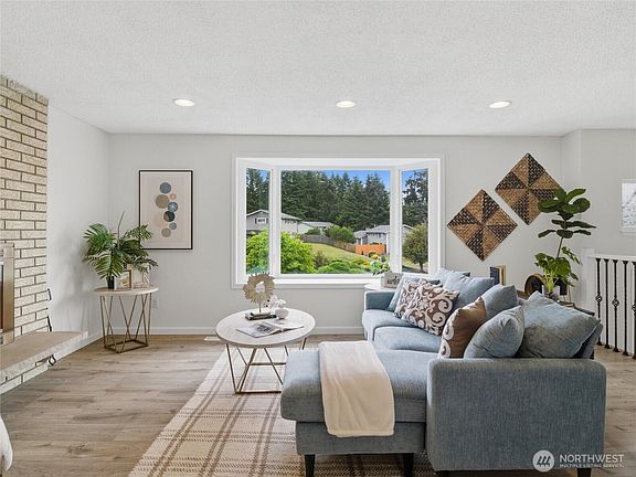 3rd image of 7538 Titan Drive SE
