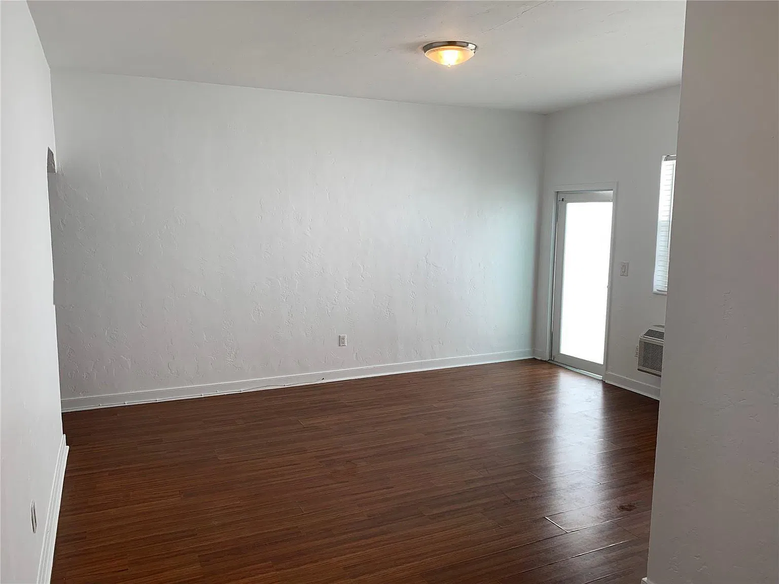 1 bed, 650 sqft, $1,700 — Photo 2
