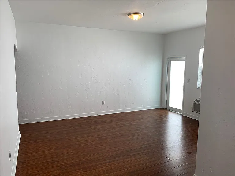 7510 Carlyle Ave #6 — Photo 6