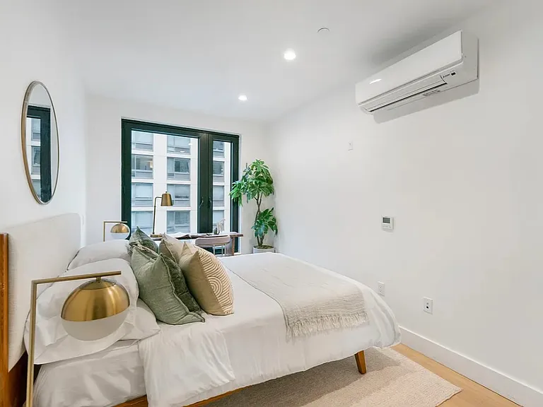 260 Gold St #814 — Photo 10