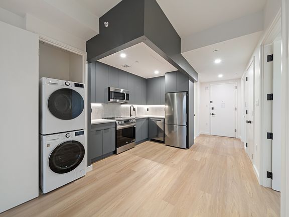 3rd image of 931 Carroll St #313