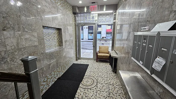 Rented by Manhattan Realty Group | media 16