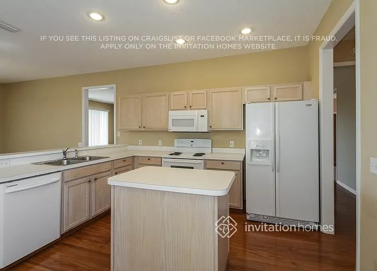 362 Fareham Dr — Photo 4