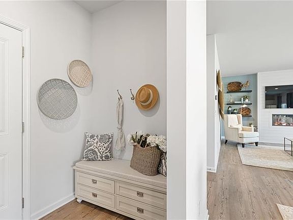 3rd image of 682 Summerwood Ln