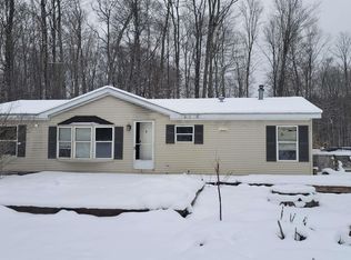 20527 Fewins Rd, Interlochen, MI 49643
