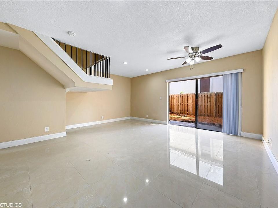 1st image of 10293 NW 33 #3-1
