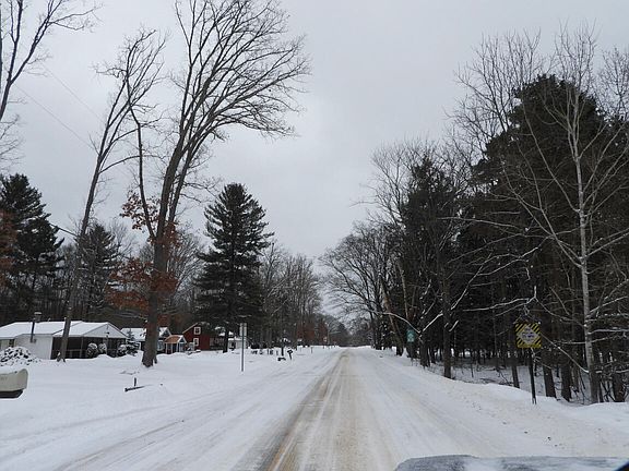 3rd image of 7861 N Bass Lake Rd