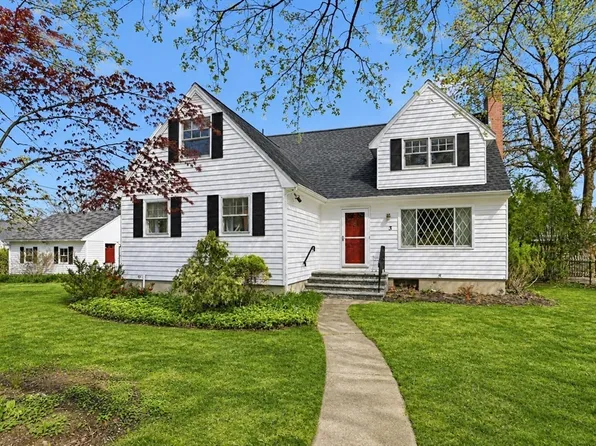 3 Linden St, Chelmsford, MA 01824