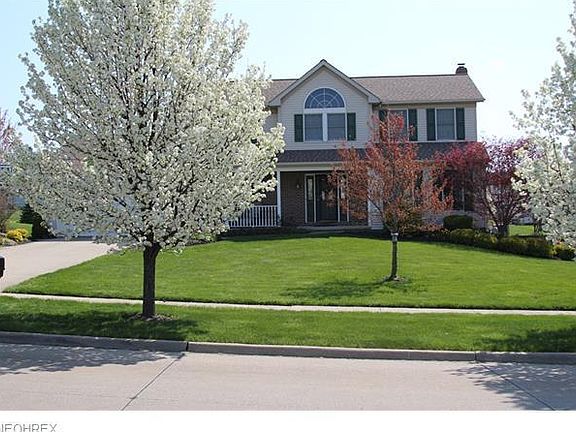 2nd image of 925 Carrie Ln