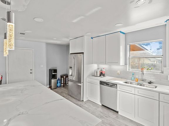 5th image of 641 SW Orange Ave
