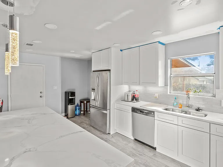 641 SW Orange Ave — Photo 5