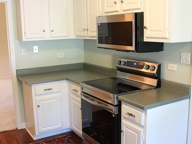 220 Thornhill Ln #B — Photo 10