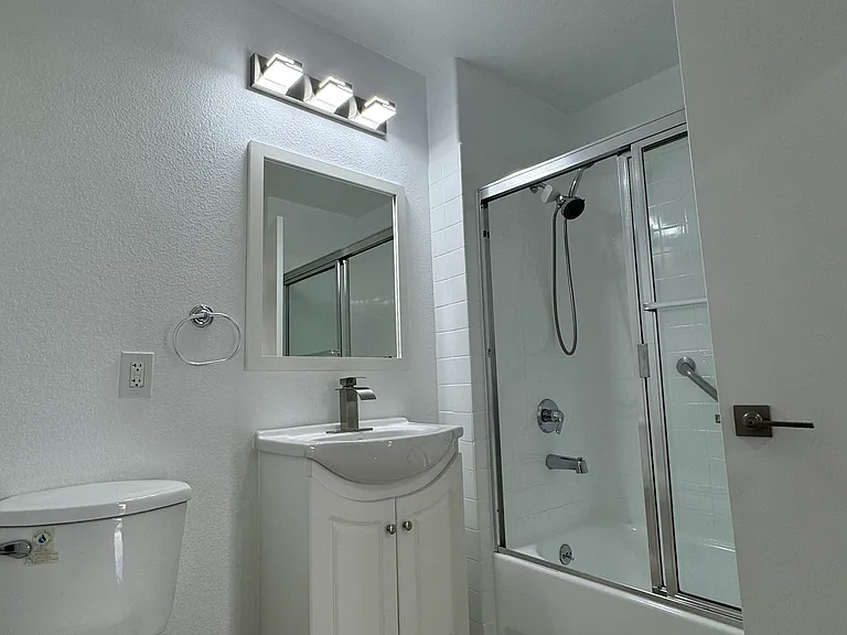 12222 Moorpark St #206 — Photo 33