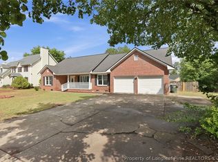 1967 Oakview Dr, Fayetteville, NC 28304