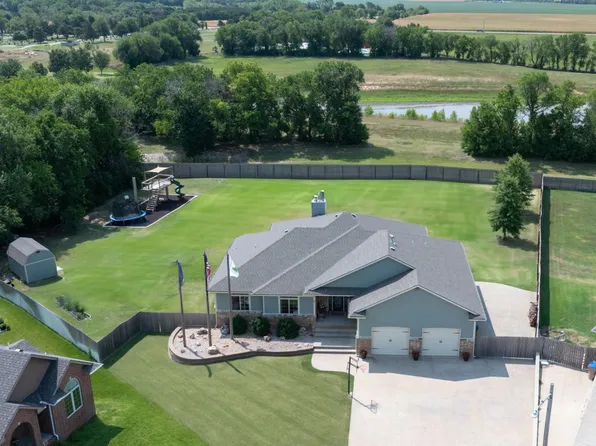 400 N Fern Cir, Sedgwick, KS 67135