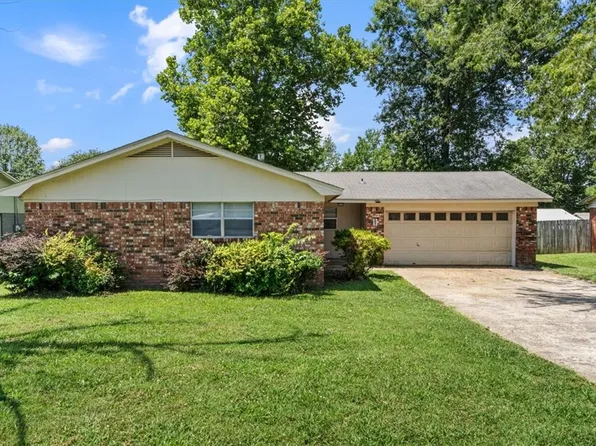 328 Rodric Cir, Siloam Springs, AR 72761