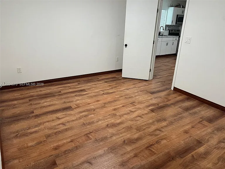 12400 NE 11th Ct #3 — Photo 6