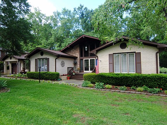 3rd image of 9831 Sturgeon Drive NE