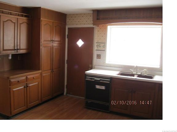 3rd image of 76 Bame Ave