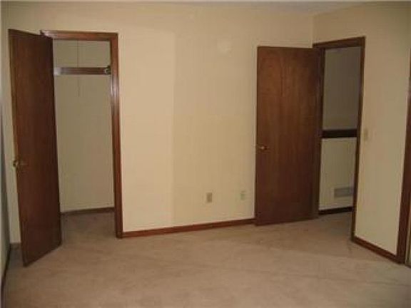 5th image of 1136 Hampton Ln