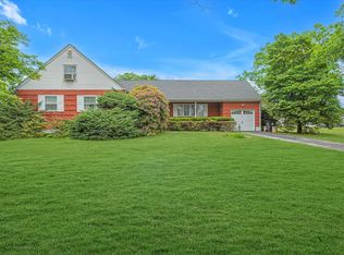 1519 Saint Louis Ave, Bay Shore, NY 11706